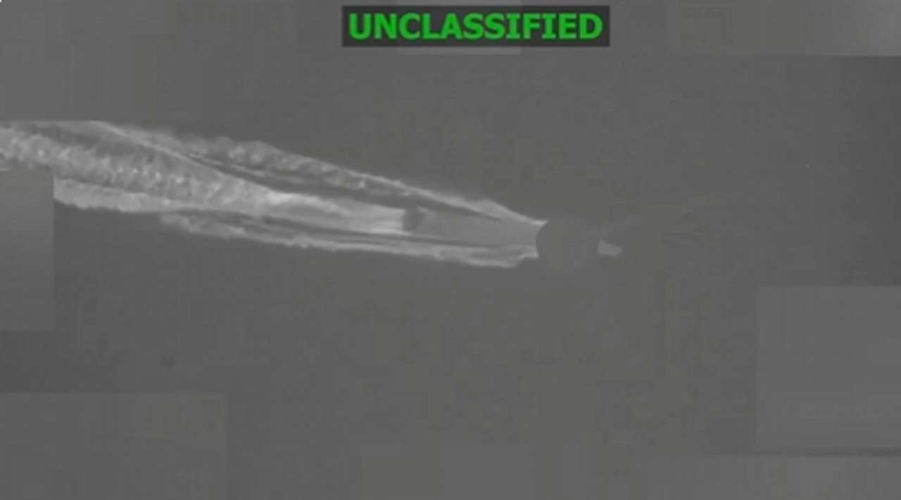 EE.UU. bombardea lancha en el Pacífico por presunto narcotráfico; hay tres sobrevivientes