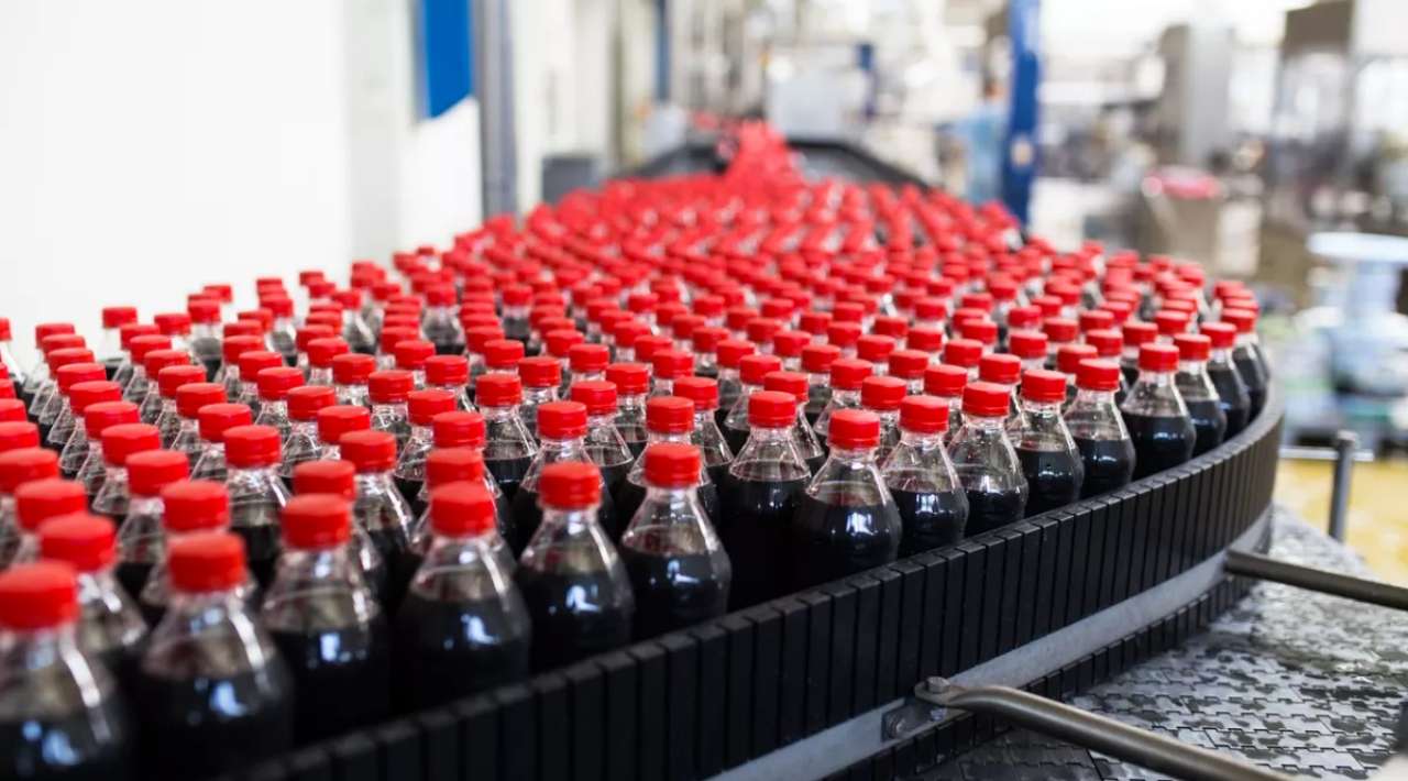 Refresquera adeuda 234 mdp por irregularidades en uso de agua: Conagua