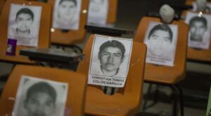 Juez ordena al Ejército entregar documentos de inteligencia sobre el caso Ayotzinapa