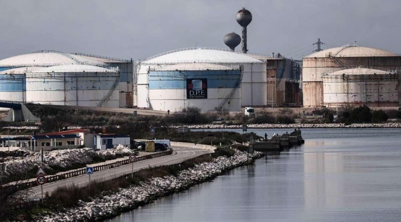 Liberan 400 millones de barriles de petróleo para frenar impacto del conflicto en Medio Oriente