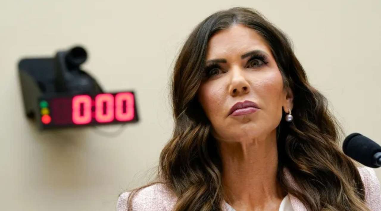 Trump destituye a Kristi Noem como secretaria de Seguridad Nacional de EE.UU.