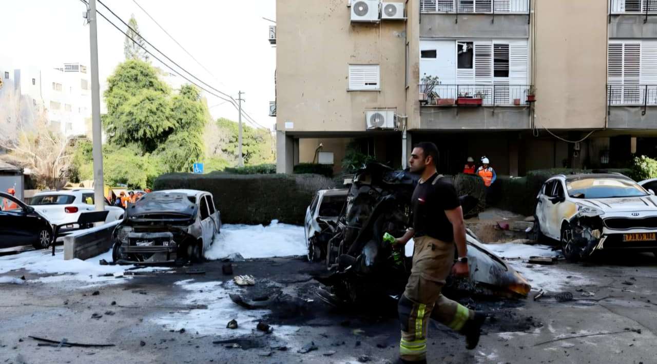 Estados Unidos e Israel atacan sede donde se elige al nuevo líder de Irán