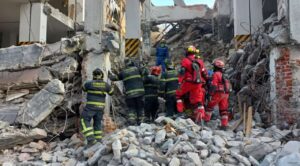Continúa rescate tras derrumbe de edificio en alcaldía Cuauhtémoc; suman dos trabajadores muertos