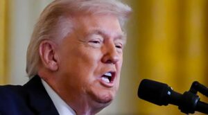 Trump exige “rendición incondicional” de Irán en medio de ataques militares