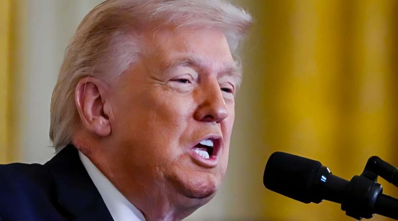 Trump exige “rendición incondicional” de Irán en medio de ataques militares