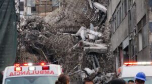 Colapsa edificio en demolición en la alcaldía Cuauhtémoc; reportan personas atrapadas