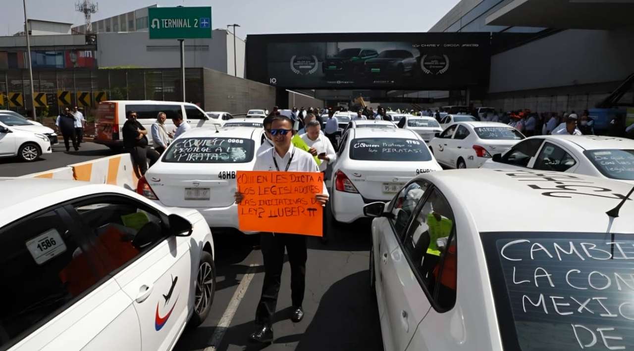 Gobierno Federal pide diálogo para resolver conflicto entre taxis del AICM y plataformas
