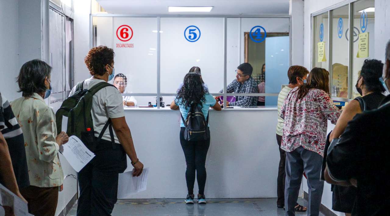 Hospital General Carlos Calero recibe licencia hospitalaria y reabre 6 ventanillas