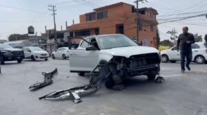 Motociclista resulta lesionado tras choque contra camioneta en Cuernavaca