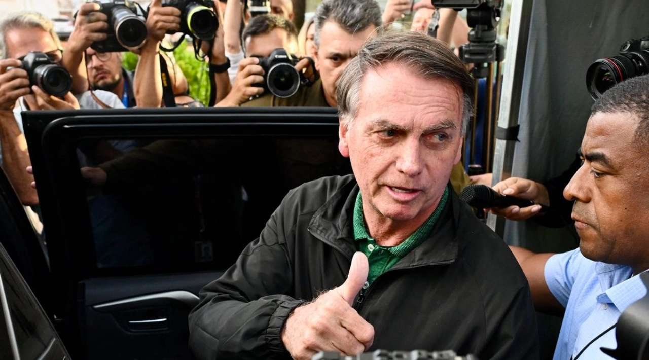 Bolsonaro sale de terapia intensiva, pero seguirá hospitalizado en Brasil