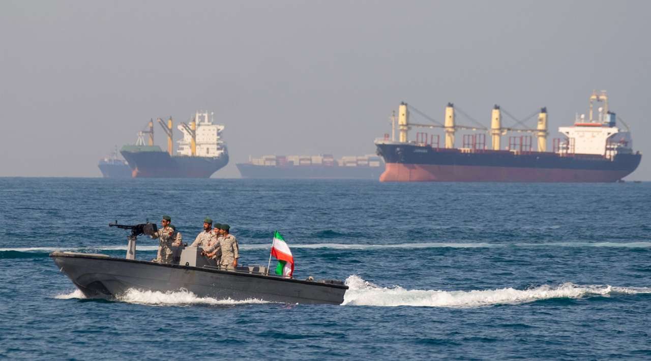 Aumentan precios del petróleo tras escalada en Medio Oriente