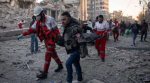 Irán lanza misiles contra Israel y golpea radares de EU en Medio Oriente