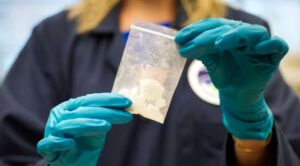 EE.UU. acusa a China de facilitar precursores para fabricar fentanilo