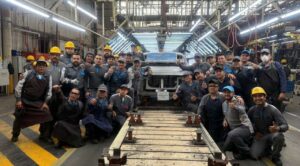 Cierra Nissan Civac tras seis décadas; ensamblan su último vehículo