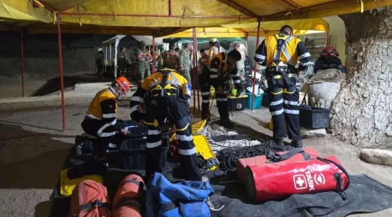 Rescatistas están a 100 metros de mineros atrapados en Sinaloa; crece esperanza de hallarlos con vida