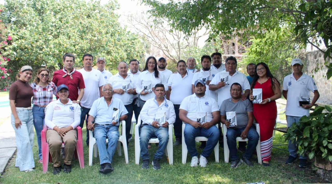 Capacitan a taxistas con sello turístico rumbo a Semana Santa en Puente de Ixtla