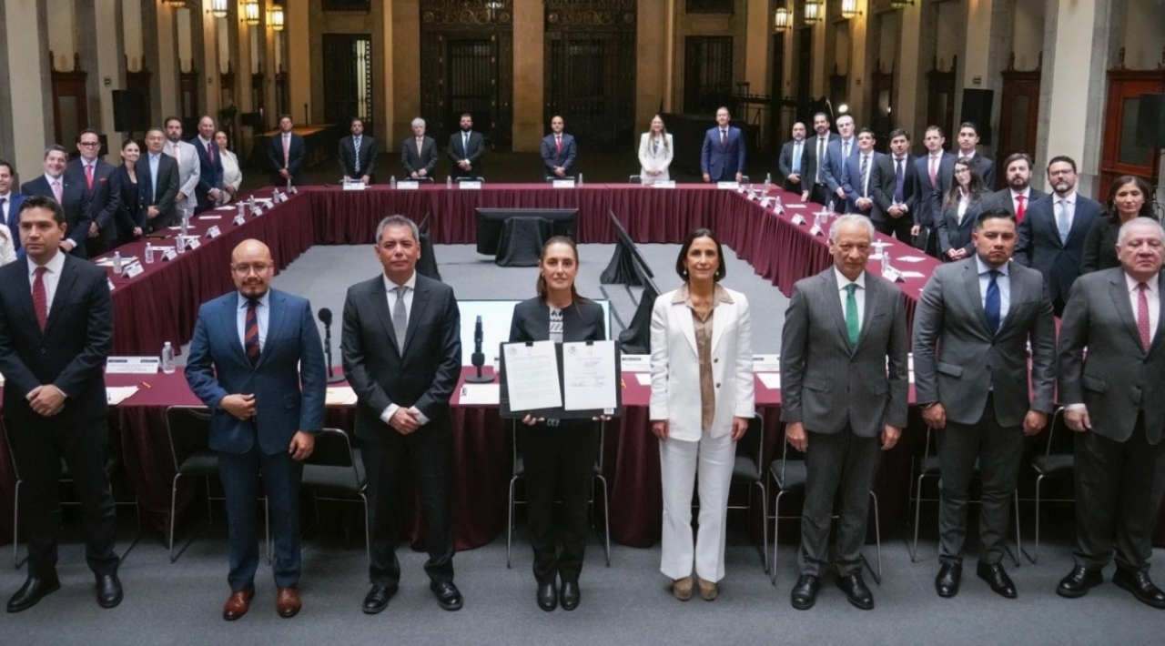 Sheinbaum anuncia acuerdo para bajar el diésel a 27 pesos por litro