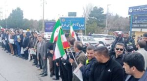 Iraníes forman cadenas humanas para proteger centrales eléctricas