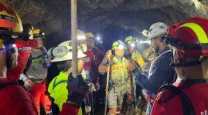 Localizan con vida a segundo minero atrapado en Sinaloa, realizan labores de rescate