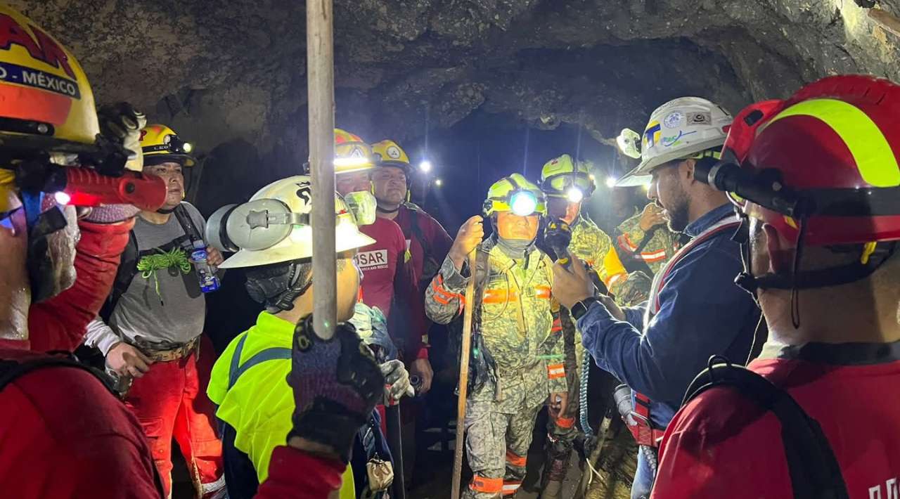 Localizan con vida a segundo minero atrapado en Sinaloa, realizan labores de rescate