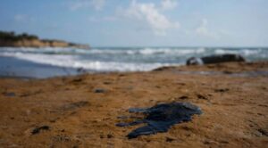 Gobierno refuerza acciones por contaminación en el Golfo y dará apoyo extra a pescadores