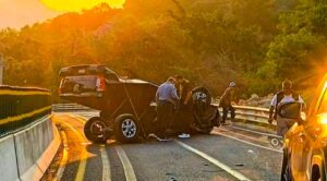 Volcadura en la autopista La Pera-Cuautla provoca tráfico en Tepoztlán
