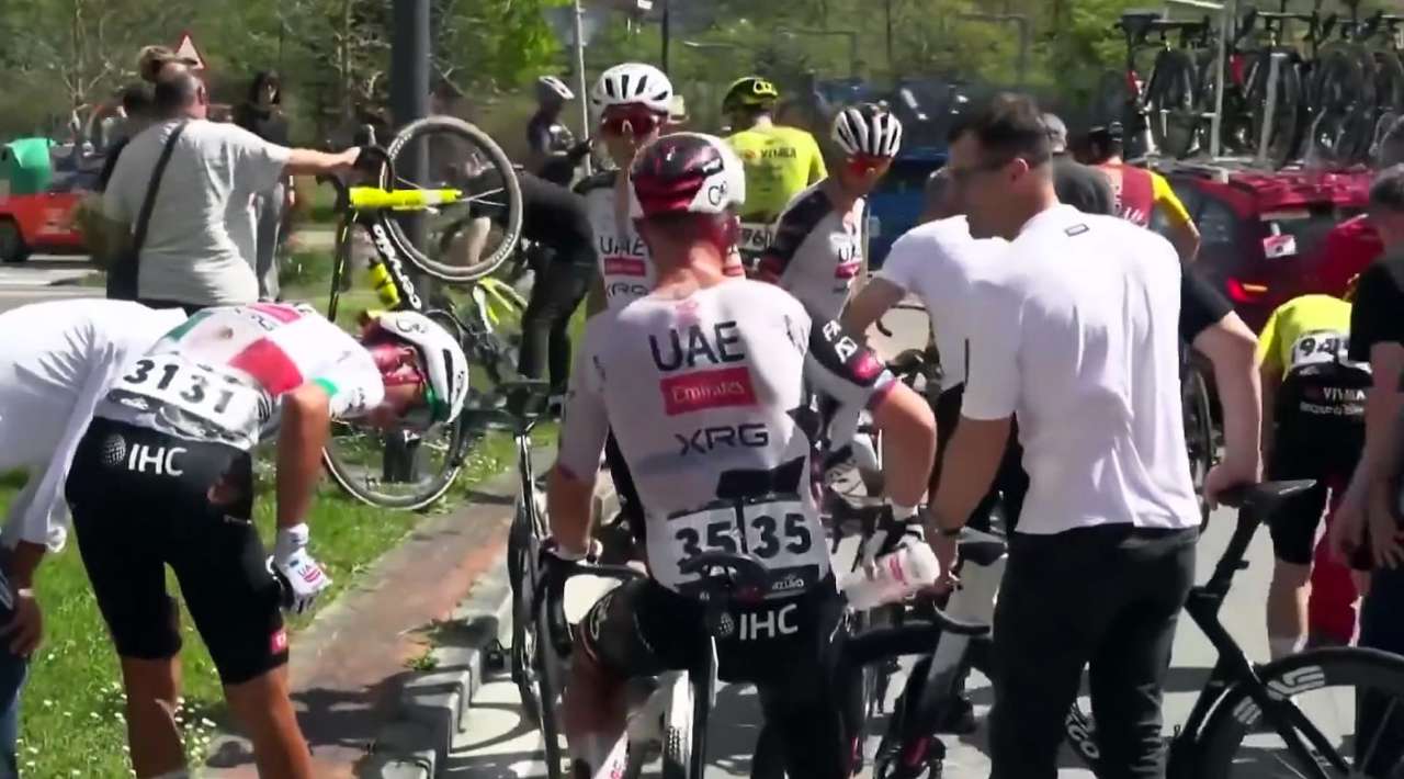 El sueño de remontada se esfumó de golpe para Isaac del Toro en la exigente Vuelta al País Vasco.