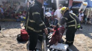 Mujer queda atrapada en rejilla pluvial en Cuernavaca; es rescatada sin lesiones graves