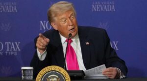 Trump agradece apertura de Ormuz, pero mantiene bloqueo naval contra Irán