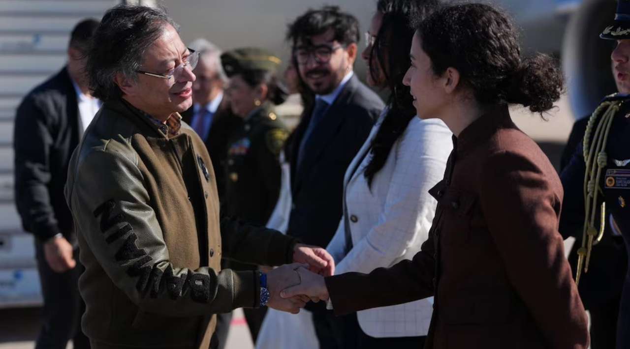 Petro llega a Barcelona para Cumbre en Defensa de la Democracia