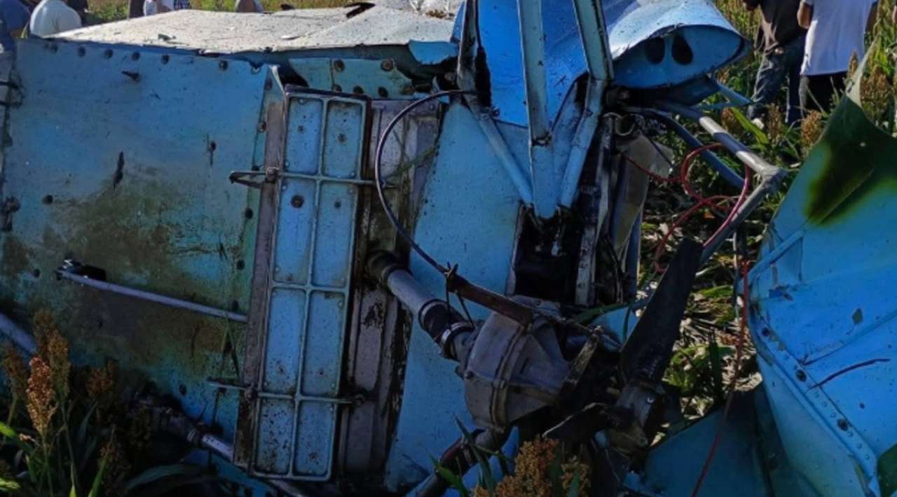 Se desploma avioneta fumigadora en Mocorito; piloto sobrevive