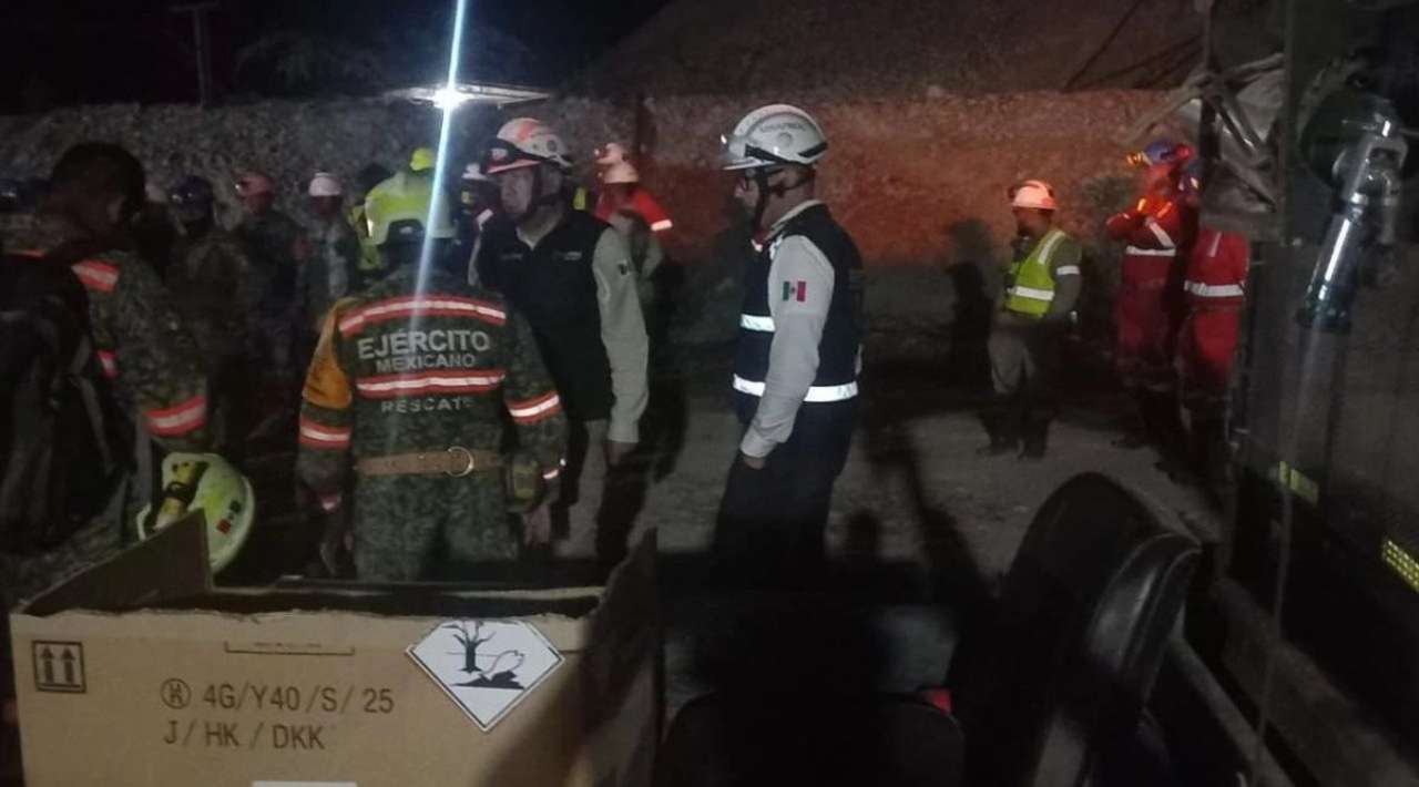 Refuerzan labores para rescatar a tres mineros atrapados en Sinaloa