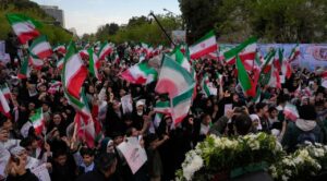 Más de 14 millones de iraníes se ofrecen para defender al país afirma presidente de Irán