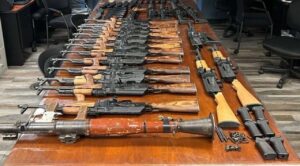 Confiscan lanzacohetes y rifles que intentaban ingresar de contrabando a México