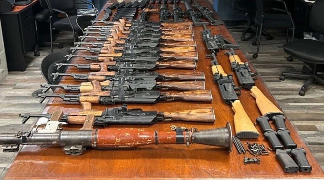 Confiscan lanzacohetes y rifles que intentaban ingresar de contrabando a México