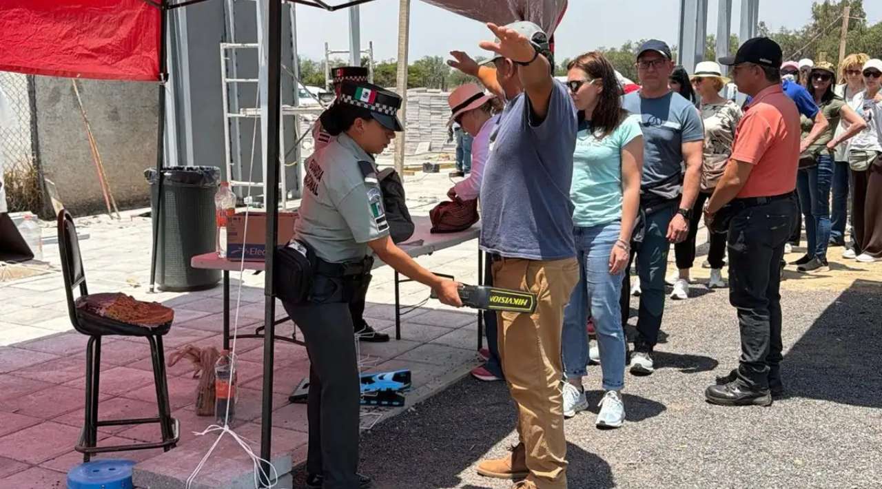 Regresan turistas a Teotihuacán; refuerzan seguridad tras ataque en Pirámide de la Luna