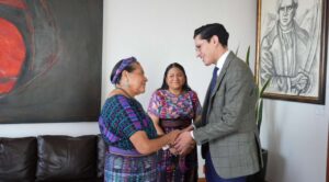 Rigoberta Menchú es designada por la SRE como alta consejera de México para derechos de mujeres e indígenas