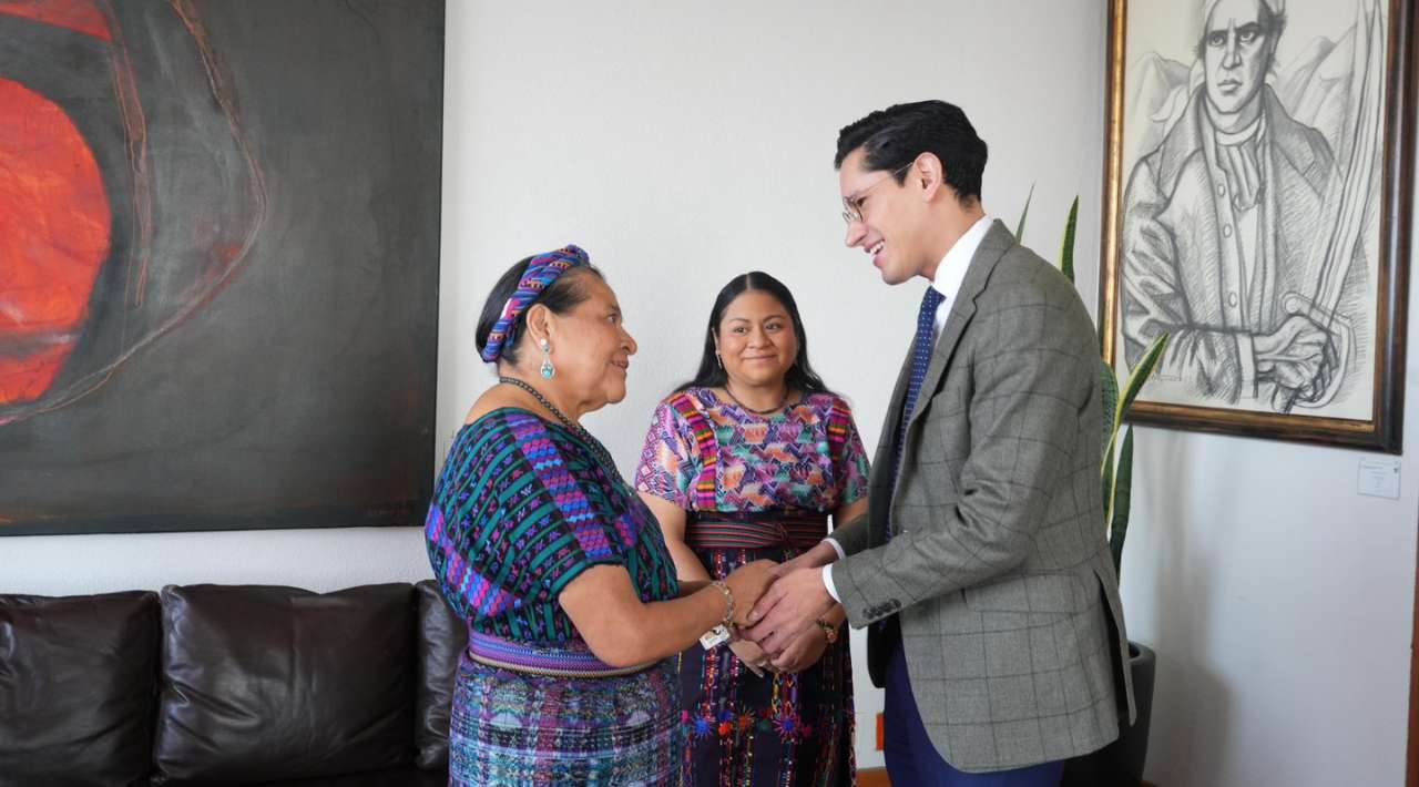 Rigoberta Menchú es designada por la SRE como alta consejera de México para derechos de mujeres e indígenas