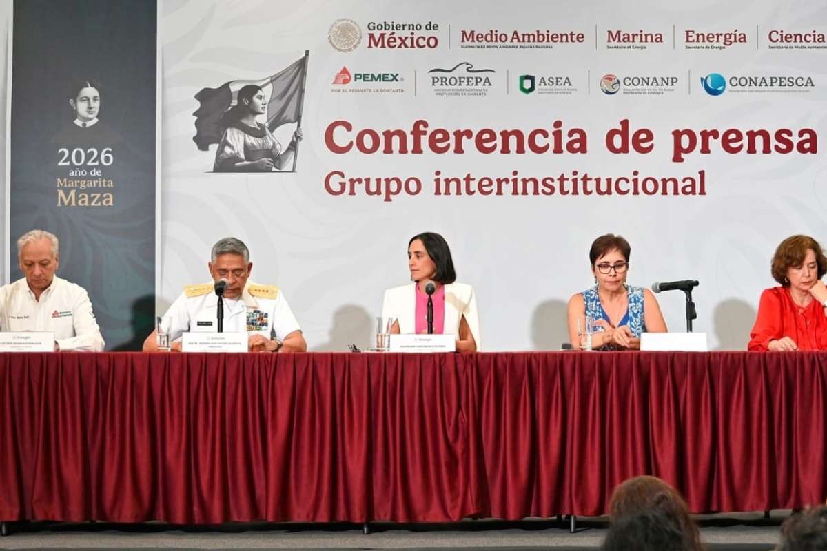 Ducto de Pemex causó el derrame en el golfo; cesan a tres funcionarios