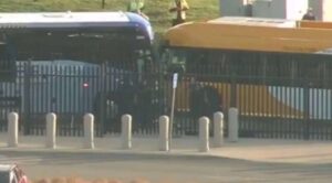 Choque de autobuses frente al Pentágono deja 23 heridos