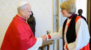 Encuentro histórico en el Vaticano: el Papa recibe a la primera mujer al frente de la Iglesia anglicana