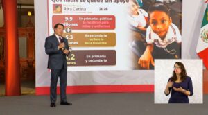 Entregan tarjetas de la Beca Rita Cetina a 9.9 millones de alumnos de primaria