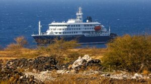 Evacúan a tres personas por brote de hantavirus en crucero frente a Cabo Verde en África