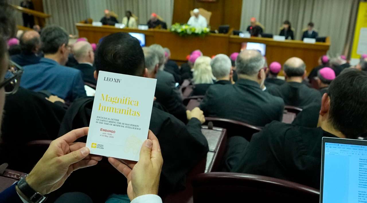 Papa León XIV pide regular la inteligencia artificial y frenar su uso en la guerra