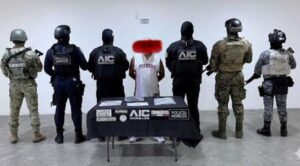 CATEO EN OCOTEPEC: Es detenido sujeto con vegetal verde, cristal y varias licencias apocrifas