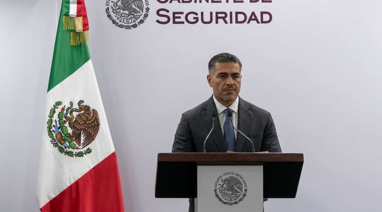 Suman seis funcionarios detenidos en operativo Enjambre en Morelos. UIF bloqueará cuentas y activos de 32 personas físicas y morales relacionadas con red de corrupción en Morelos: Harfuch