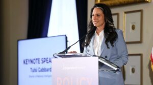 Renuncia directora de Inteligencia Nacional de Estados Unidos