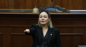 Congreso de Sinaloa designa y toma protesta a nueva gobernadora interina