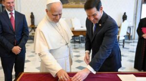 Marco Rubio busca limar asperezas con el Papa León XIV tras críticas de Trump