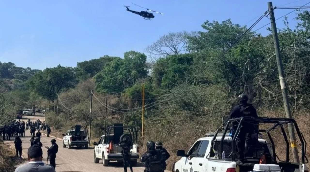 Gobierno federal y estatal retoman control en Chilapa y atienden a desplazados